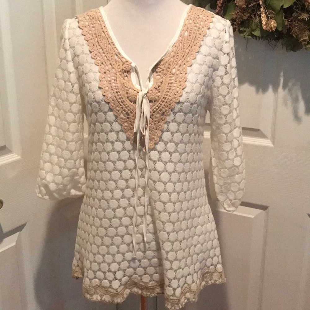Ivory lace top, long enough for leggings!